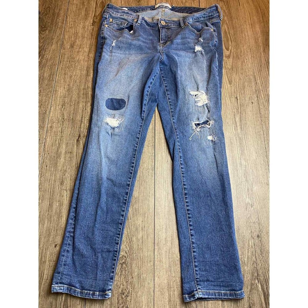 TORRID Boyfriend Fit Distressed  with Patches Jean 16 Medium Wash Denim XL